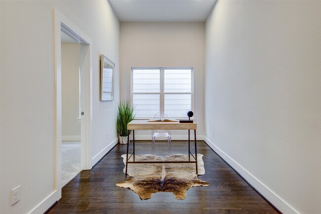 Building Photo - 853 Mansfield St