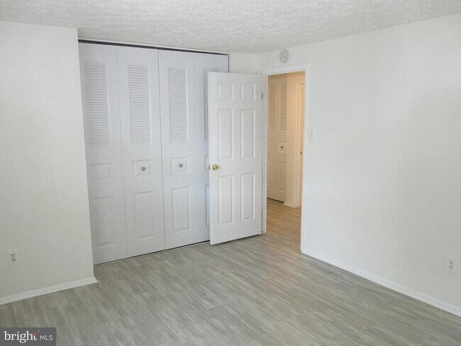 Building Photo - 8406 Woodford Ct