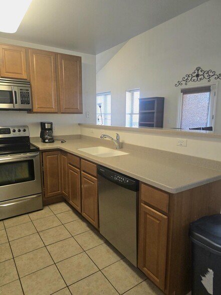 Building Photo - 1206 Walnut Ave