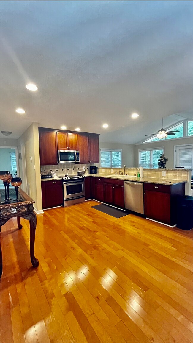 Kitchen - 5612 N Hills Dr