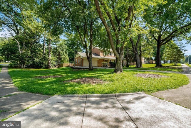 Building Photo - 8916 Braeburn Dr