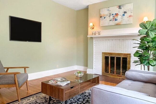 Building Photo - WOW!!! NO FEE AND VERY NICE 2 BED AVAILABLE 9/1