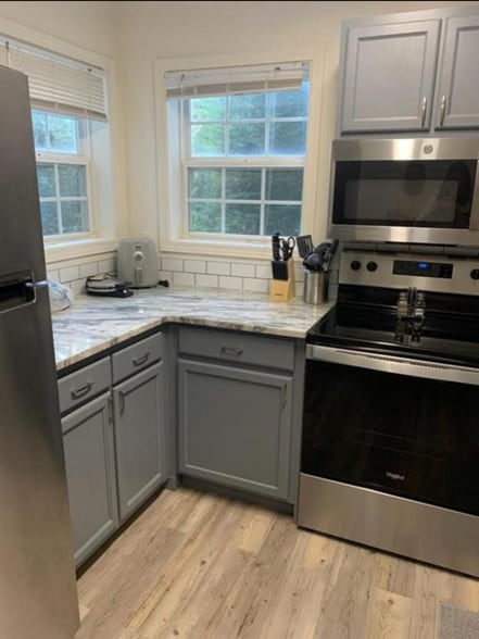 Building Photo - 186 University Village Dr