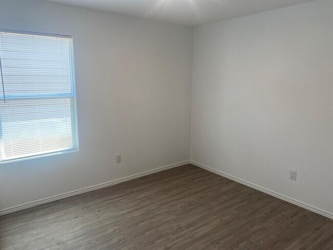 Building Photo - 7102 Satellite Wy