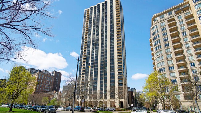 Primary Photo - 2500 N Lakeview Ave