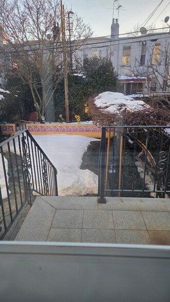 Outdoor Space - 650 54th St