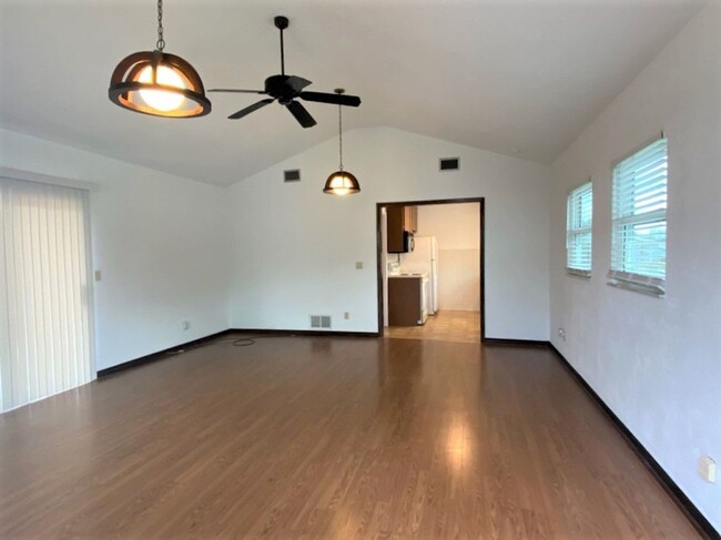 Building Photo - Beautiful Beachside 2 Bedroom Home!