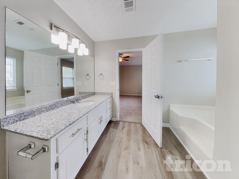 Building Photo - 45 Brighton Dr