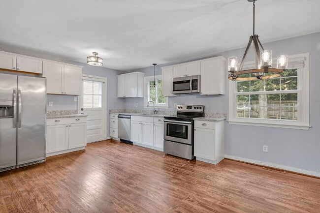 Building Photo - Charming Glen Allen Gem: 3-Bedroom Retreat...