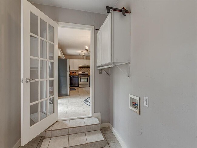 Building Photo - 300 Fretz Ave