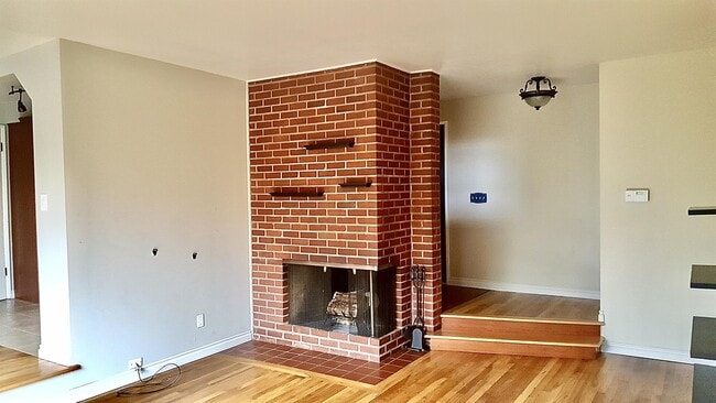 Building Photo - 13806 NE Fremont Ct