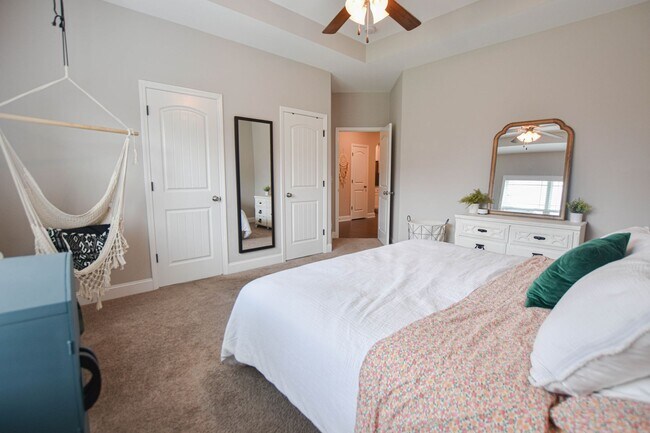 Building Photo - Pet Friendly Three Bedroom!