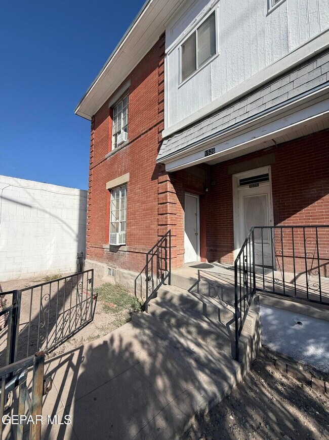 Building Photo - 1526 Yandell Dr
