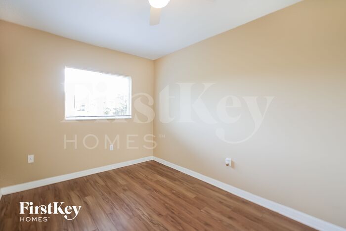 Building Photo - 425 Vanetta Dr
