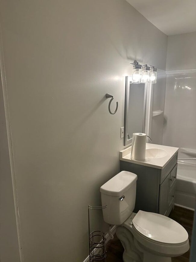 Building Photo - Beautiful 1 bedroom 1 bath bedroom bungalo...