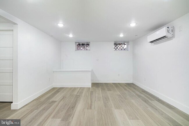 Building Photo - 2132 Pine St