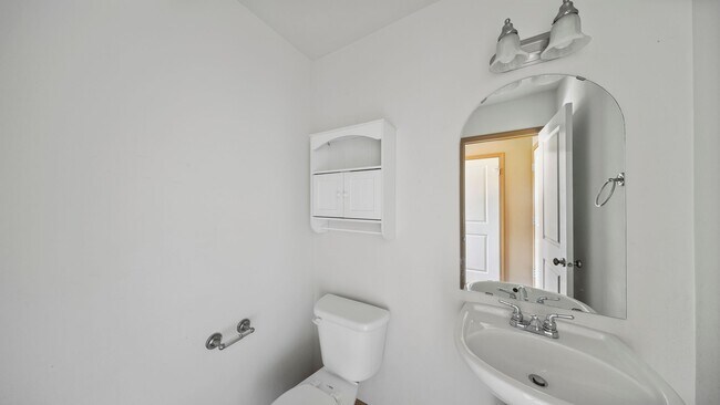 Building Photo - 3 Bed 2.5 Bath - 3 Car Garage - Groups -  ...