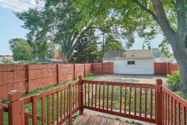 Building Photo - 3860 S Brust Ave