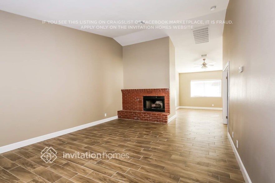 Building Photo - 490 Chelsea Dr