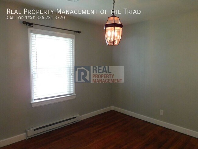 Building Photo - 204 W Newlyn St