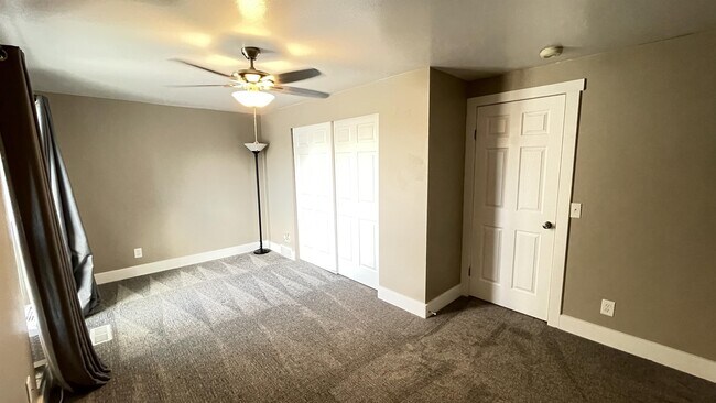 Building Photo - 4420 W Skye Dr