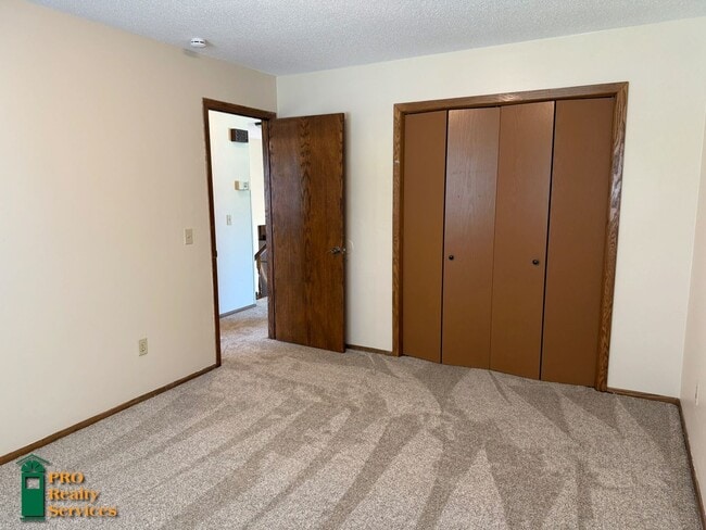 Building Photo - 3 Bedroom Home in Maple Grove