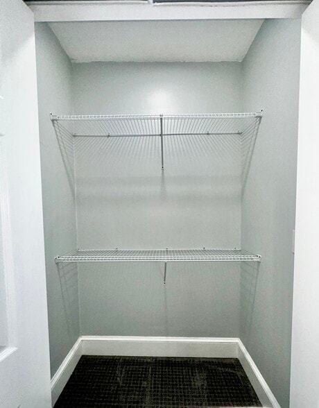 Large bedroom closet - 512 Mellon St SE