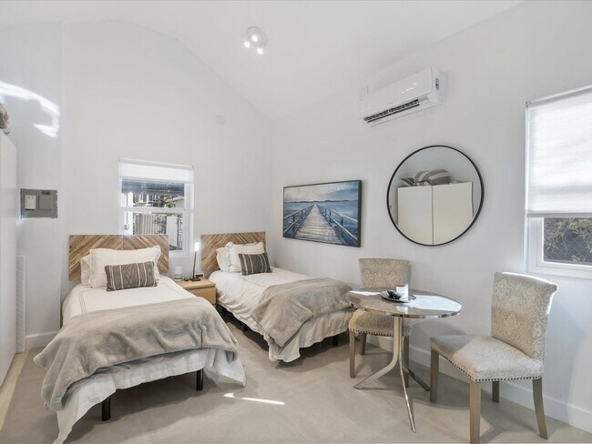 Building Photo - 9232 Harding Ave