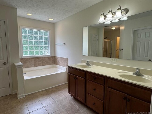 Building Photo - 1673 Kershaw Loop