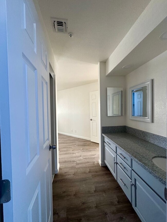 Building Photo - Stunning Remodeled 3-Bed Condo with River & Casino Views!