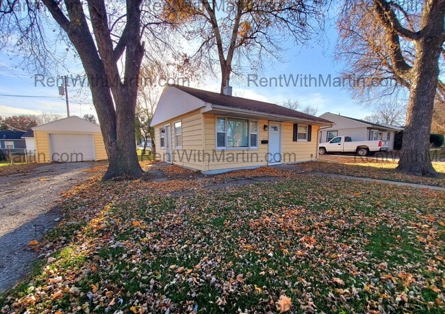 Primary Photo - FOR RENT- 2 bed near University/Lark Brewi...