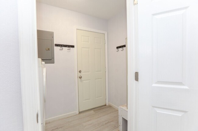 Building Photo - "Beautifully Updated Townhome – Ready for ...