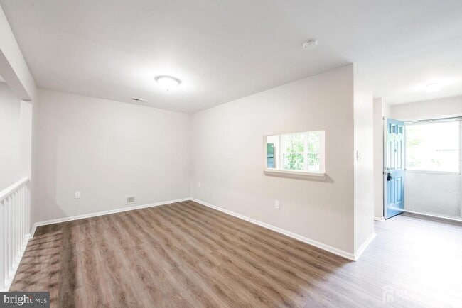 Building Photo - 353 Constitution Cir