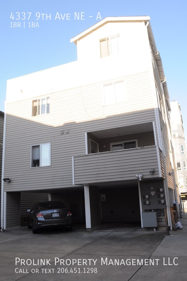 Building Photo - 4337 9th Ave NE