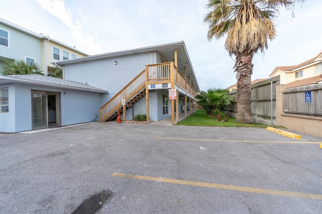 Building Photo - 14898 Granada Dr