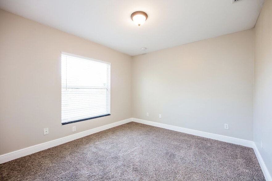 Building Photo - 1207 Summa Blvd