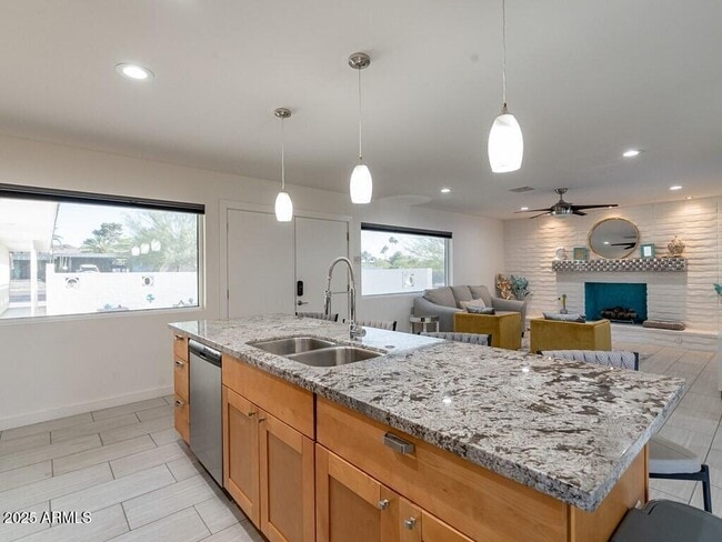 Building Photo - 3302 E Turquoise Ave