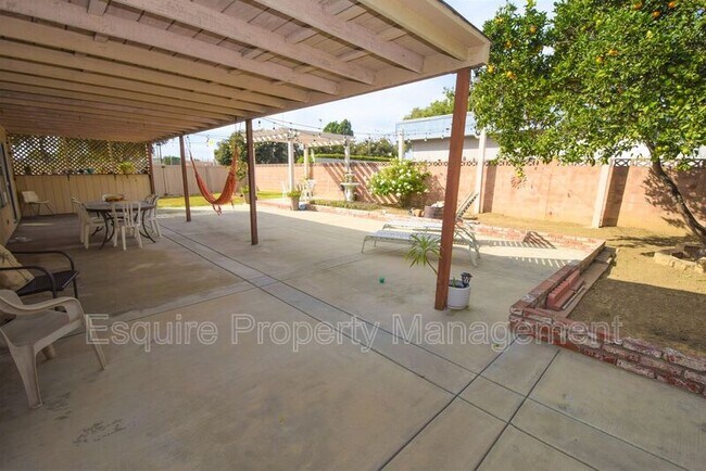 Building Photo - 6801 Dove St