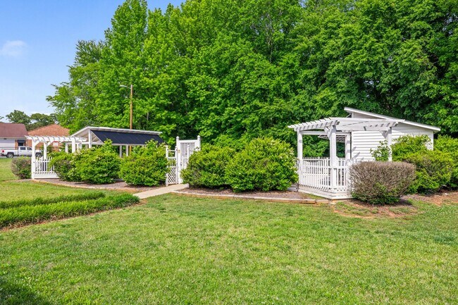 Building Photo - 113 Stroupe Rd