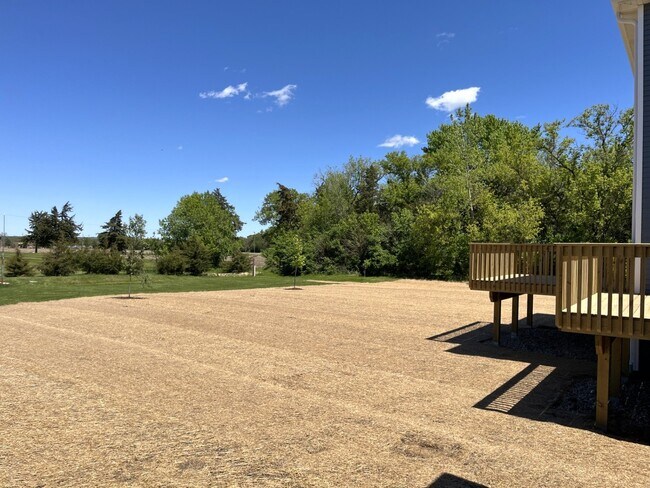 Building Photo - 970 Meadow Ln