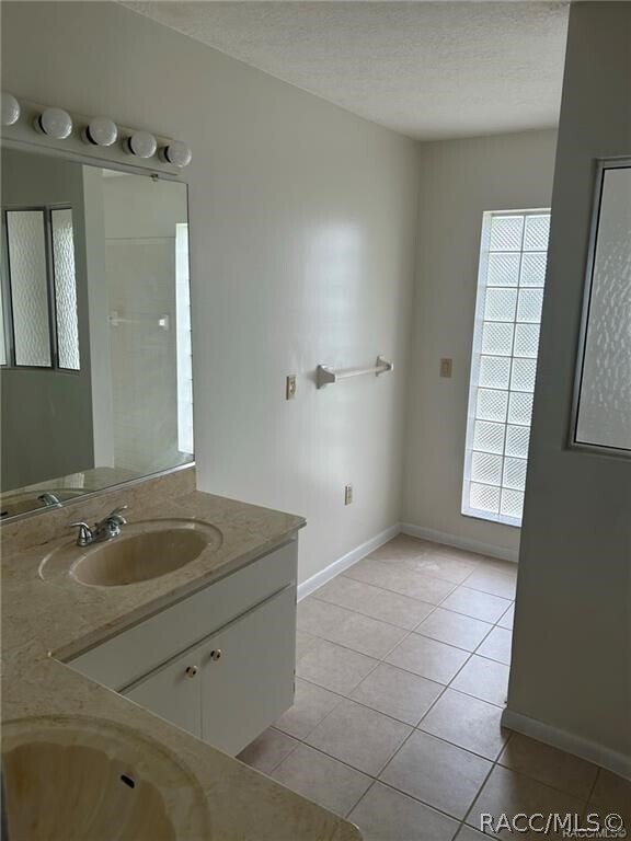 Building Photo - 2620 E Newhaven St