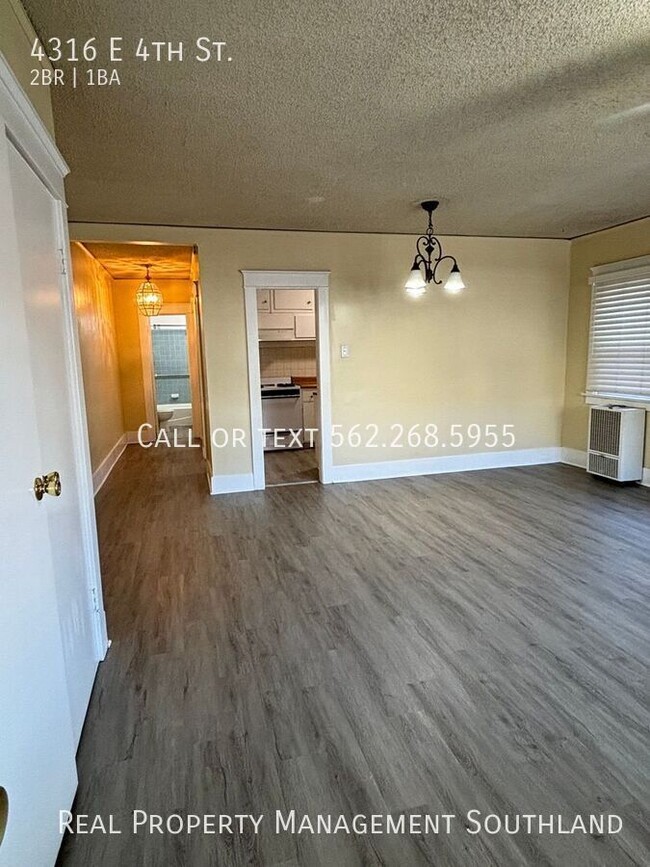 Building Photo - 2 Bedroom 1 Bath with Garage Space - Avail...