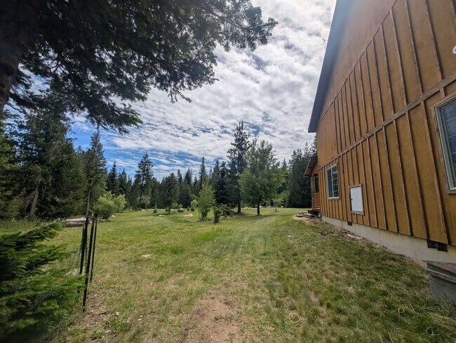 Building Photo - Spacious 4BR Home Near Sacheen & Davis Lake