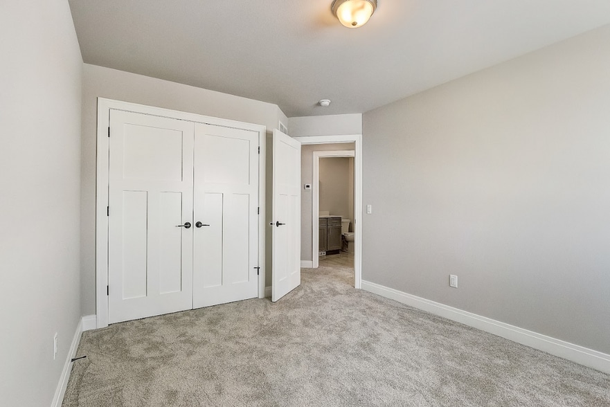 Building Photo - 6549 Pleasant Prairie Dr