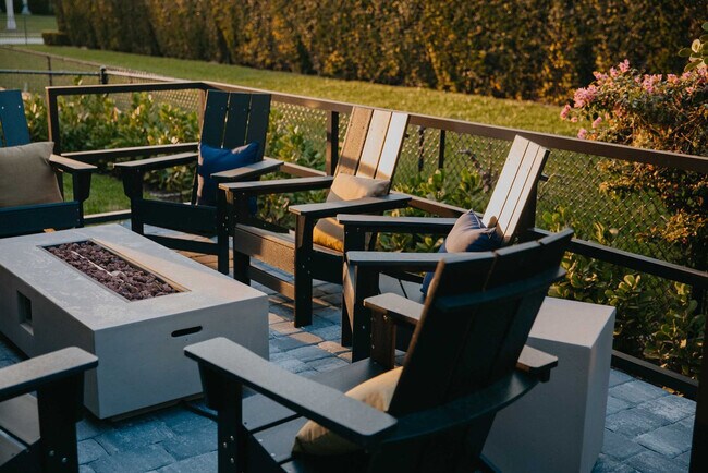 Building Photo - 1412 Leland Way