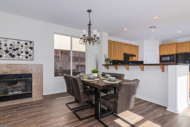 Building Photo - 411 Canyon Ct