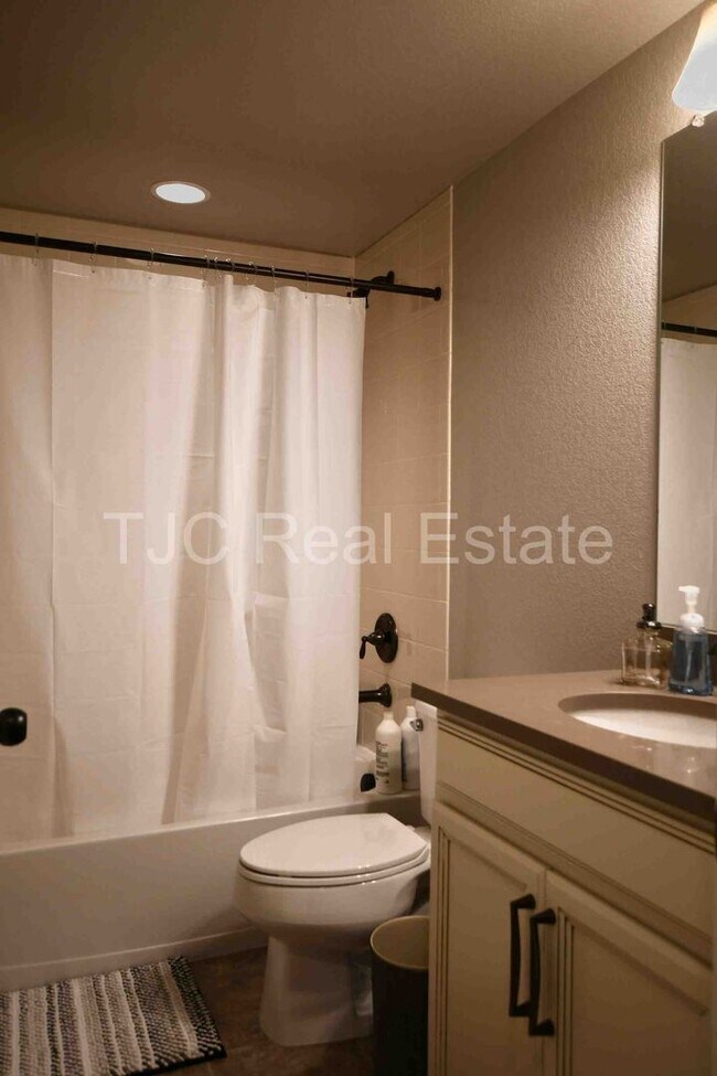 Building Photo - 5512 N Wabash St