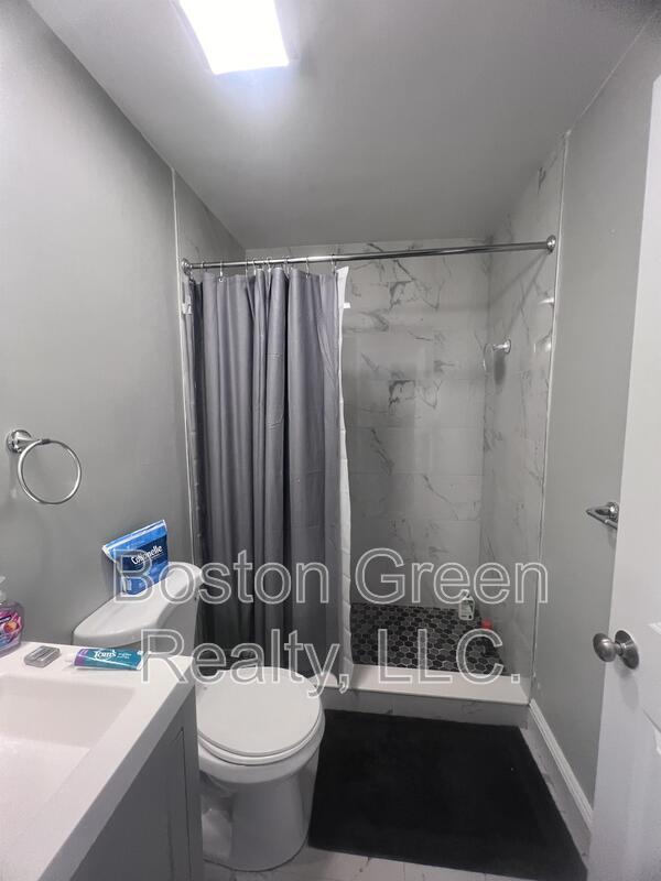 Building Photo - 247 L St