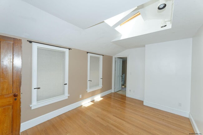 Building Photo - 150 2nd St