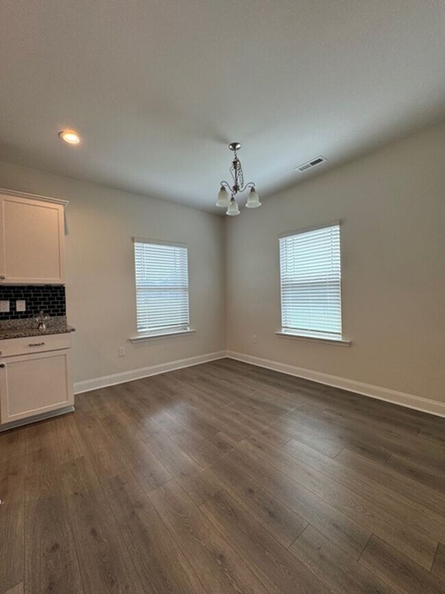 Building Photo - 208 S Merganser Dr